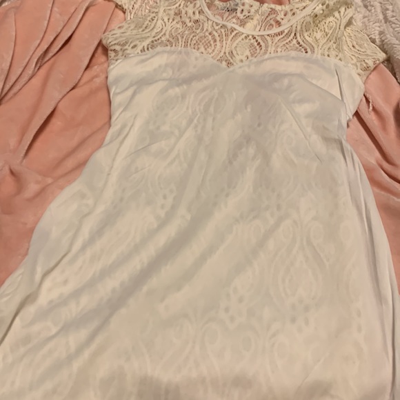 You are not alone ivory lace dress . Size small with built in slip 33’ long - Picture 8 of 9